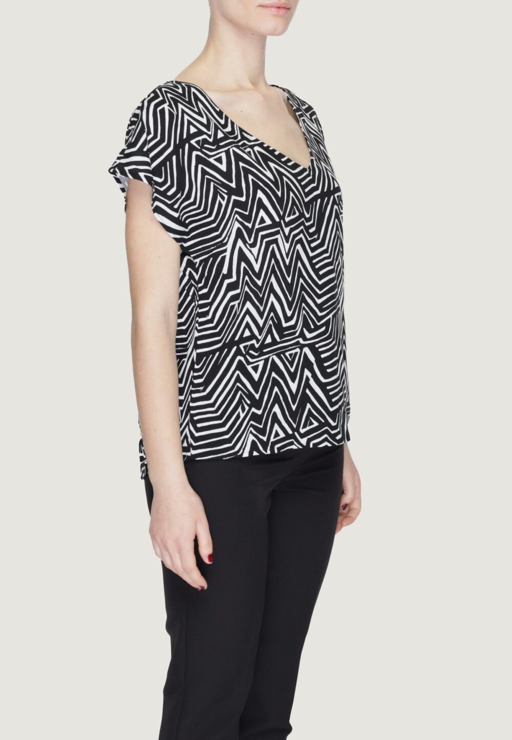 T-shirt Jacqueline de Yong JDYSTARR LIFE S/S V-NECK TOP WVN Black-White - Foto 4