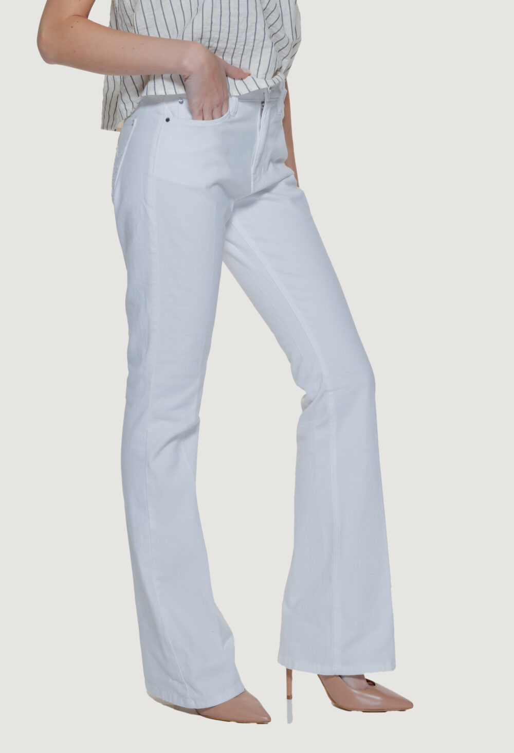 Pantaloni bootcut Guess SEXY FLARE Bianco - Foto 3