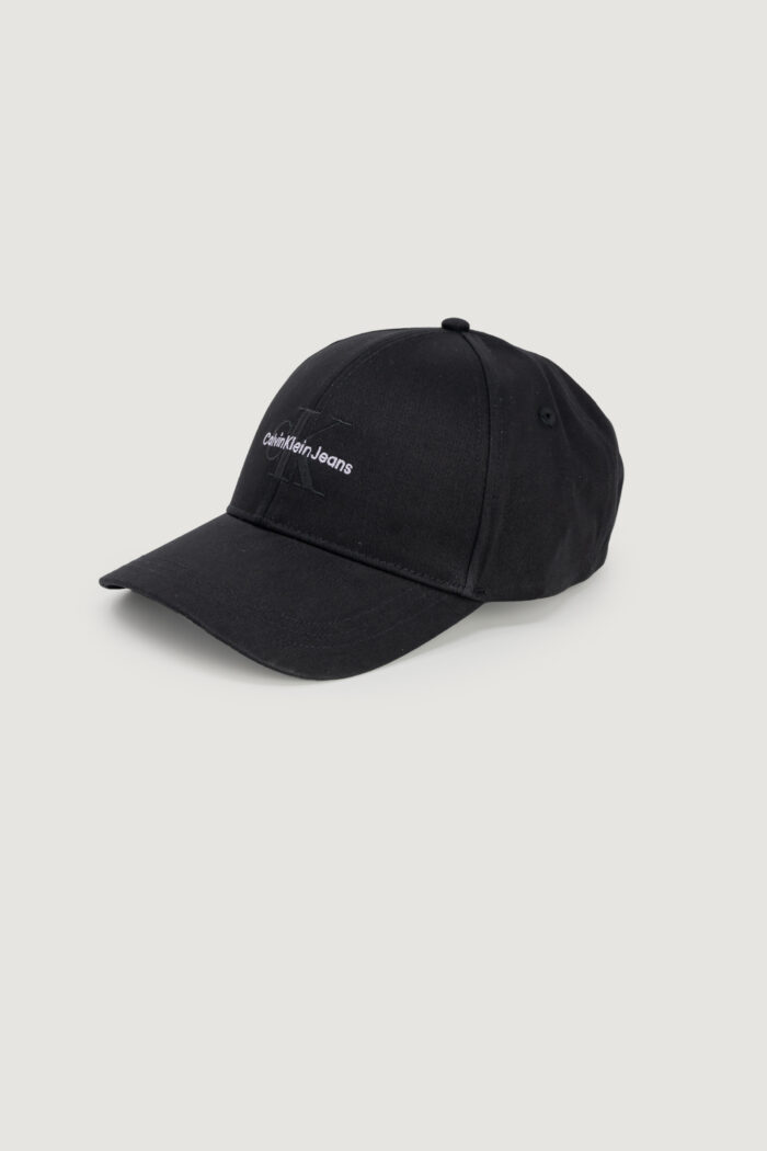 Cappello con visiera Calvin Klein MONO LOGO EMBRO CAP Nero