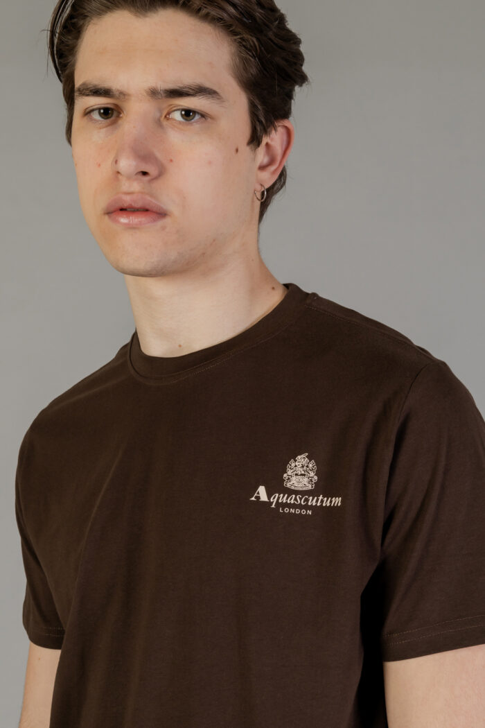 T-shirt Aquascutum ACTIVE SMALL LOGO T-SHIRT Marrone