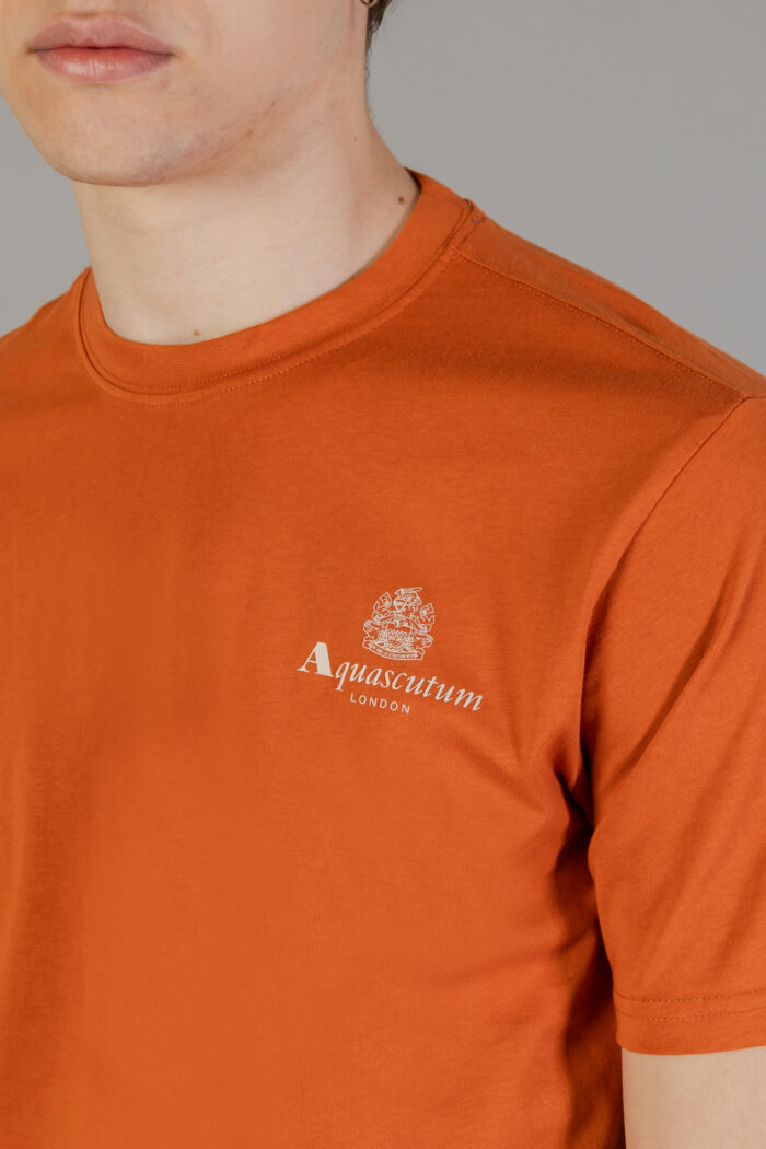 T-shirt Aquascutum ACTIVE SMALL LOGO T-SHIRT Ruggine