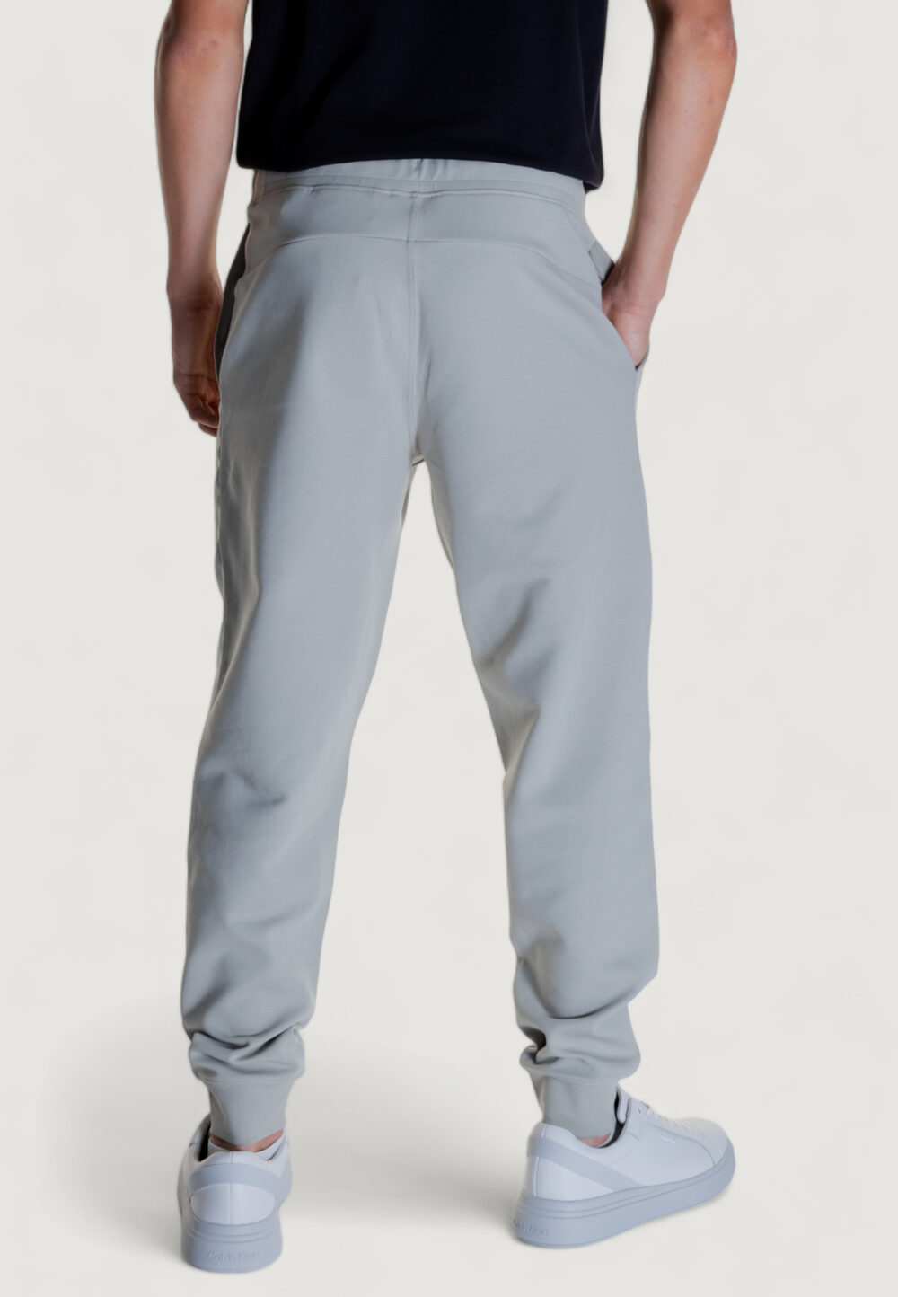 Pantaloni sportivi Calvin Klein SHADOW EMBOSSED LOGO Grigio - Foto 2