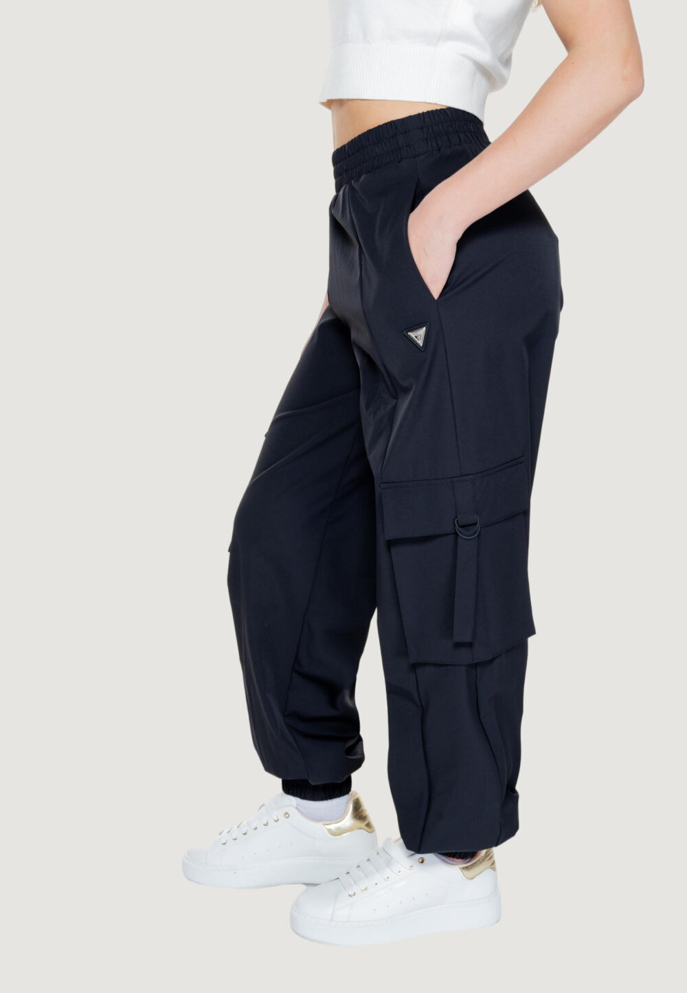 Pantaloni sportivi Guess Active AURLIE CARGO Nero - Foto 5