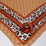 Pashmina Guess NOELLE KEFIAH Beige - Foto 2