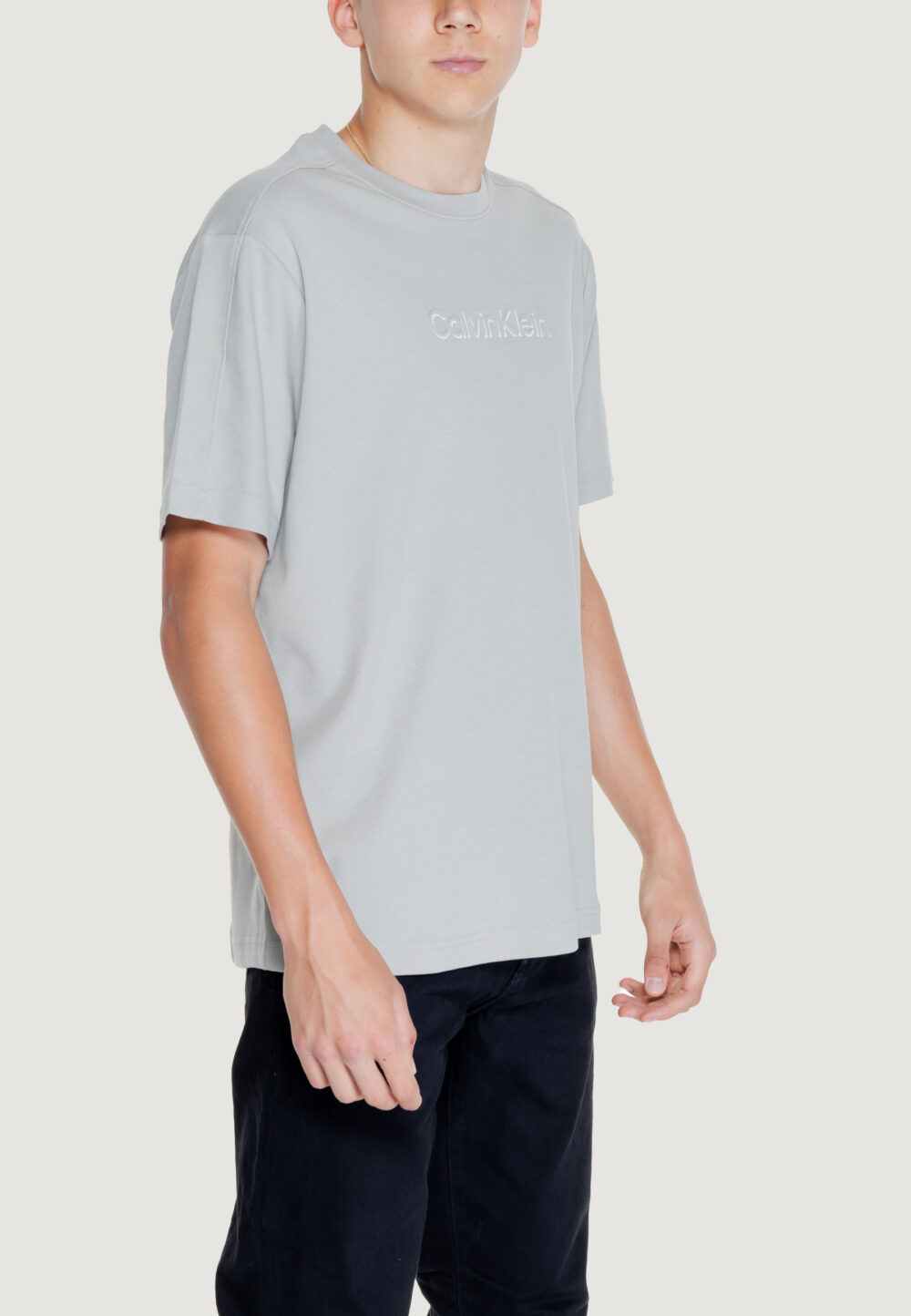 T-shirt Calvin Klein SHADOW EMBOSSED LOGO Grigio Chiaro - Foto 4