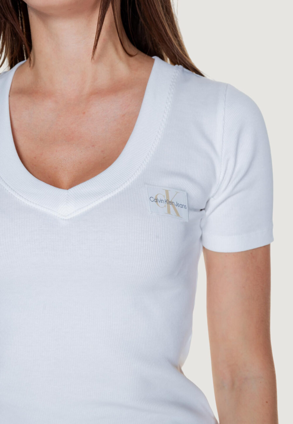 T-shirt Calvin Klein Jeans WOVEN LABEL RIB V-NECK Bianco - Foto 2