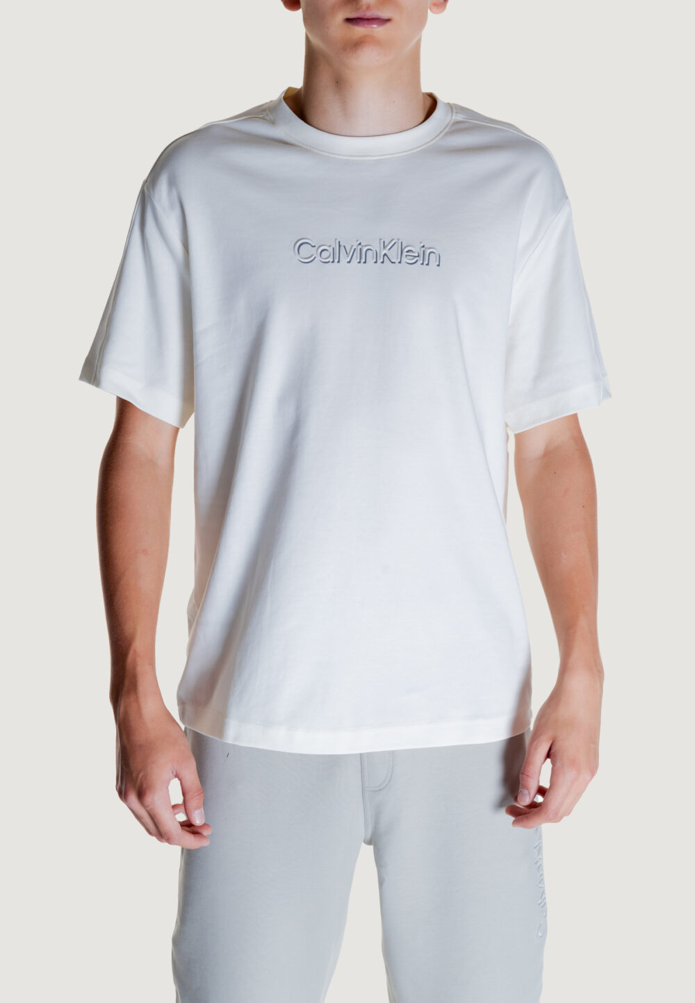 T-shirt Calvin Klein SHADOW EMBOSSED LOGO Panna - Foto 1