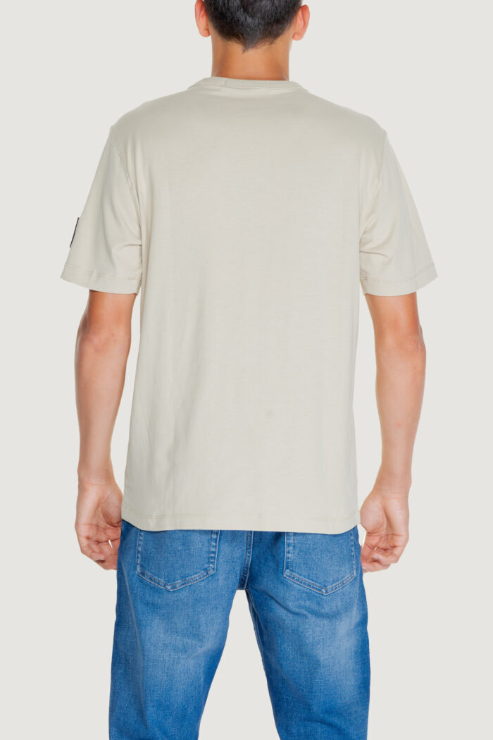 T-shirt Calvin Klein BADGE REGULAR TEE Beige