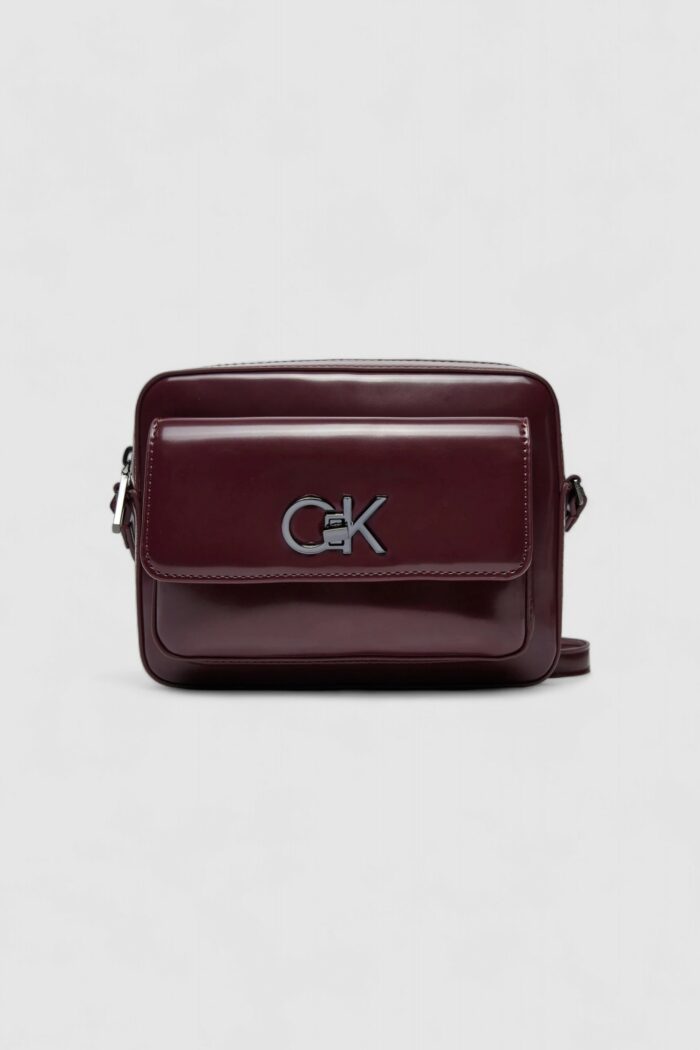 Borsa Calvin Klein RE-LOCK CAMERA BAG_SHINY Vinaccia