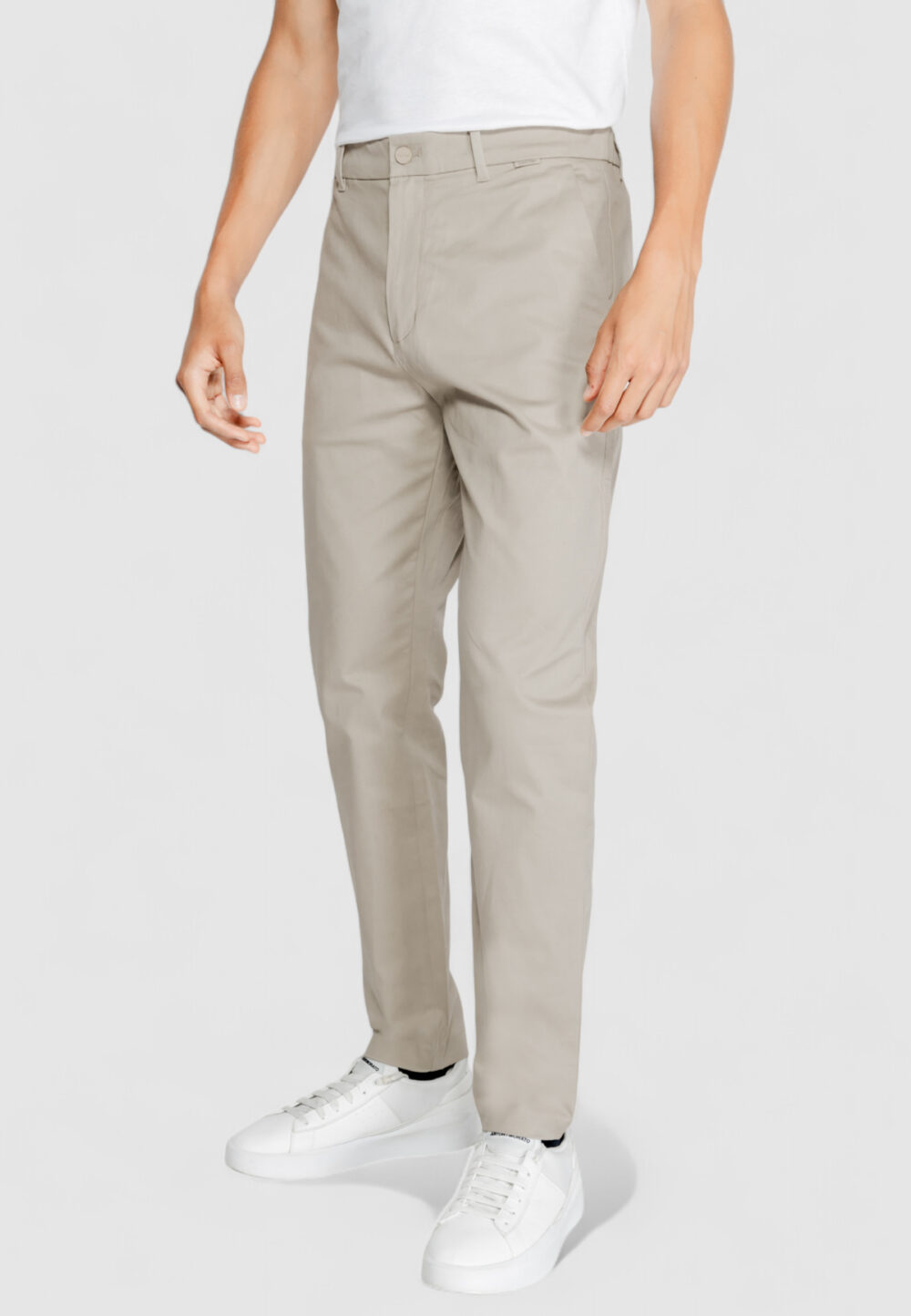 Pantaloni tapered Calvin Klein SATEEN STRETCH Beige - Foto 3