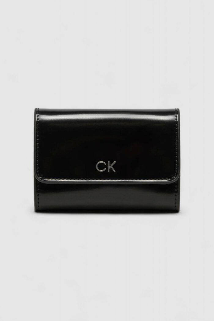 Portafoglio grande Calvin Klein CK DAILY SM TRIFOLD W/ZIP_SHINY Nero