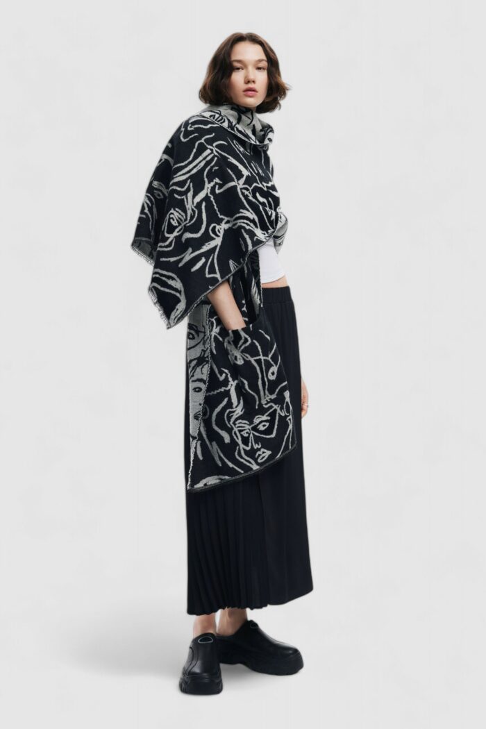 Mantella Desigual PONCHO_FACE Nero