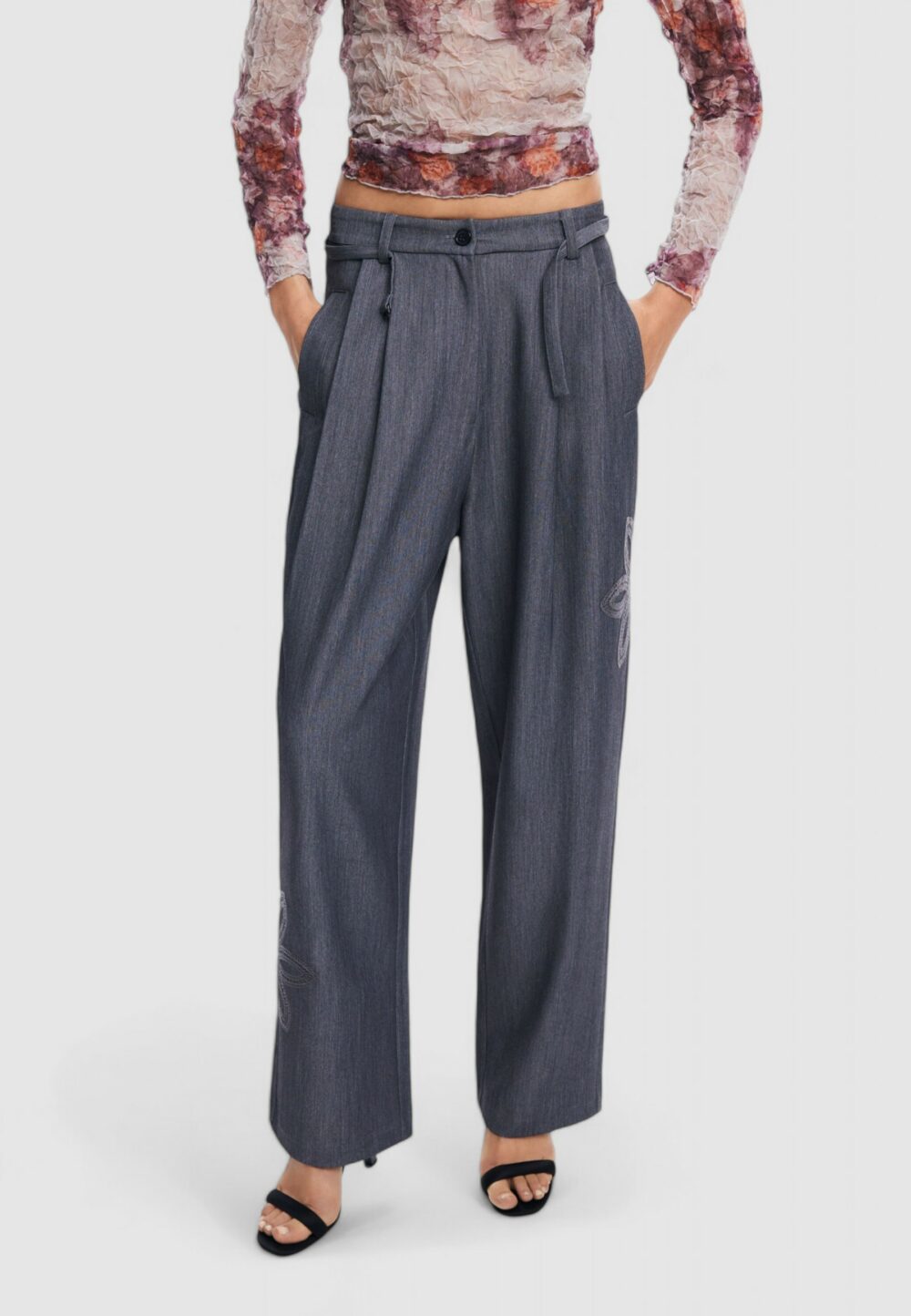 Pantaloni cropped Desigual PANT_RIN Grigio Chiaro - Foto 1