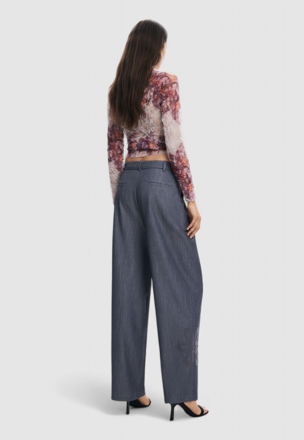 Pantaloni cropped Desigual PANT_RIN Grigio Chiaro - Foto 2