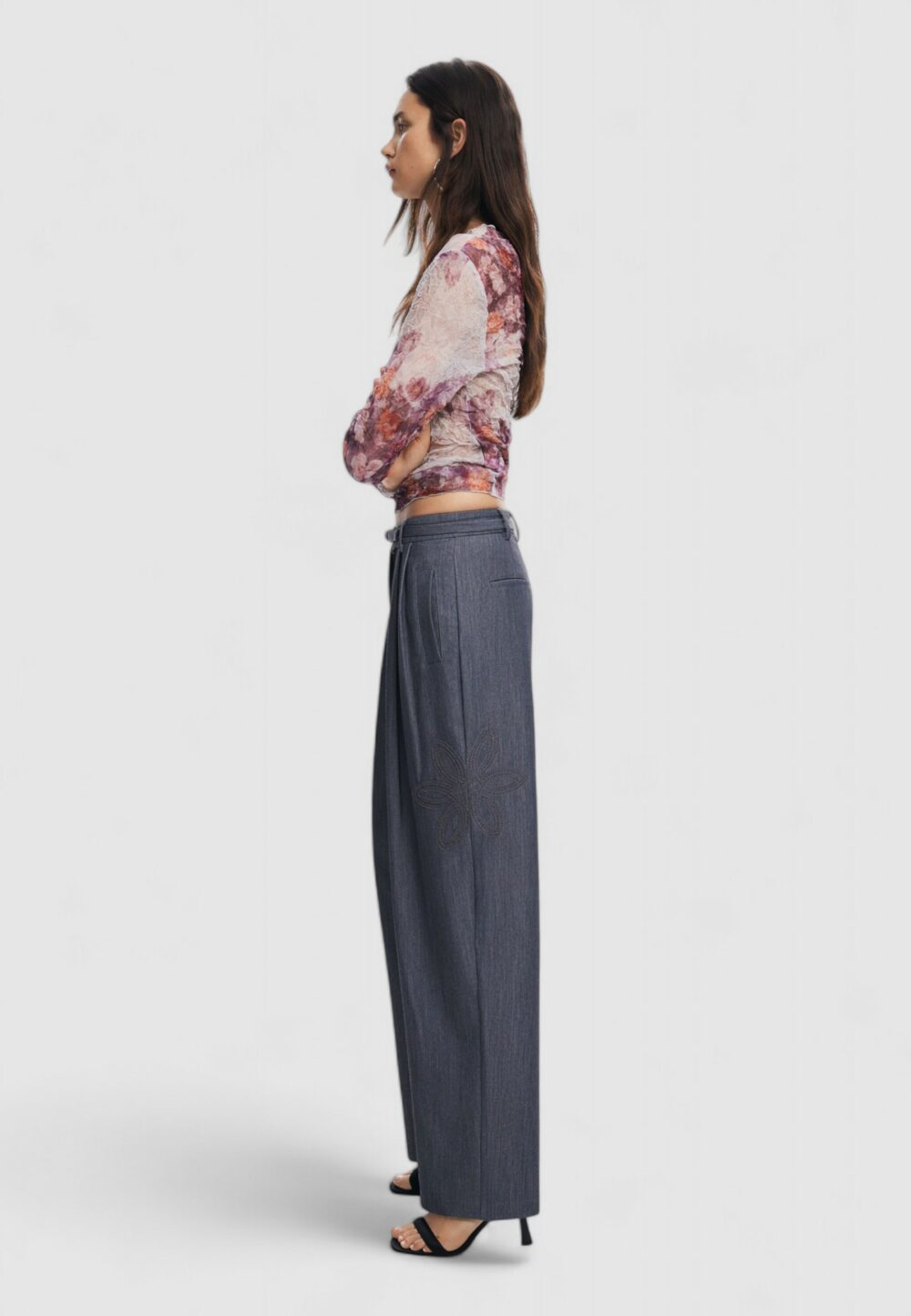 Pantaloni cropped Desigual PANT_RIN Grigio Chiaro - Foto 3