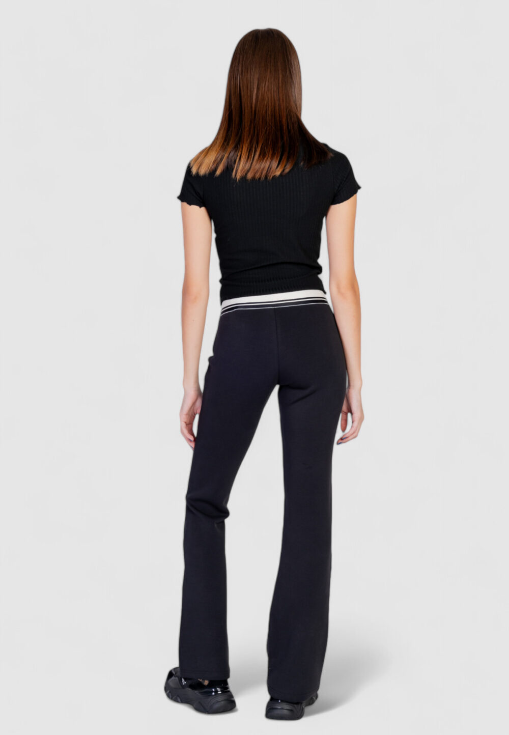 Pantaloni sportivi Guess Active ANN LONG Nero - Foto 3