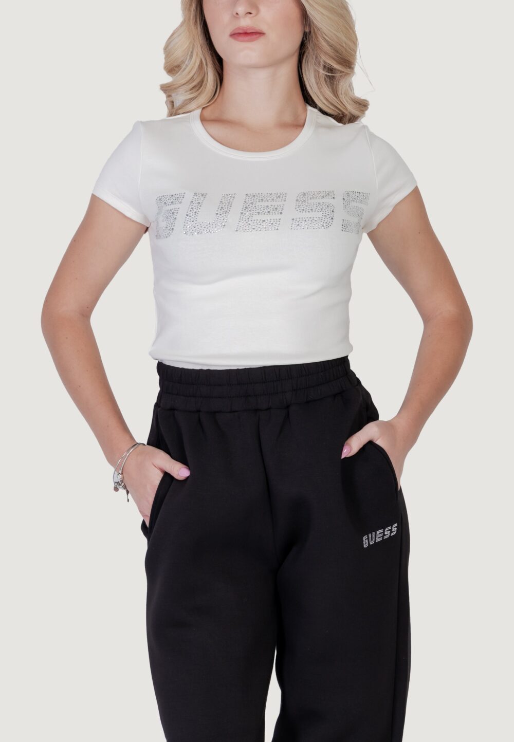 T-shirt Guess Active KIARA SS Panna - Foto 1