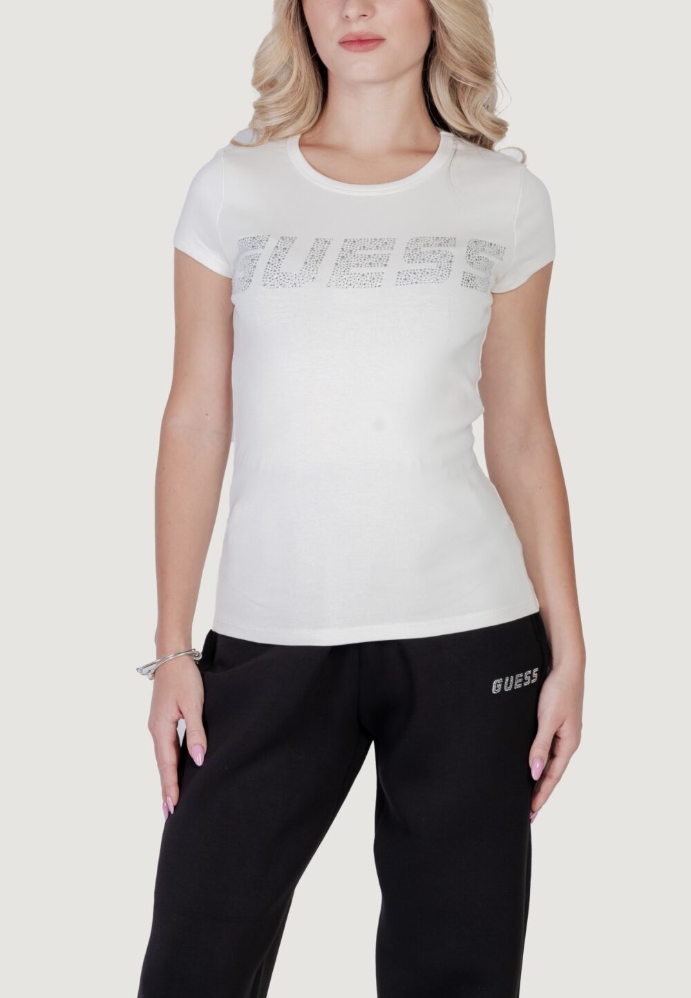 T-shirt Guess Active KIARA SS Panna - Foto 2