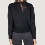 Maglione Calvin Klein Jeans CK EMBRO BADGE V-NECK Nero - Foto 4