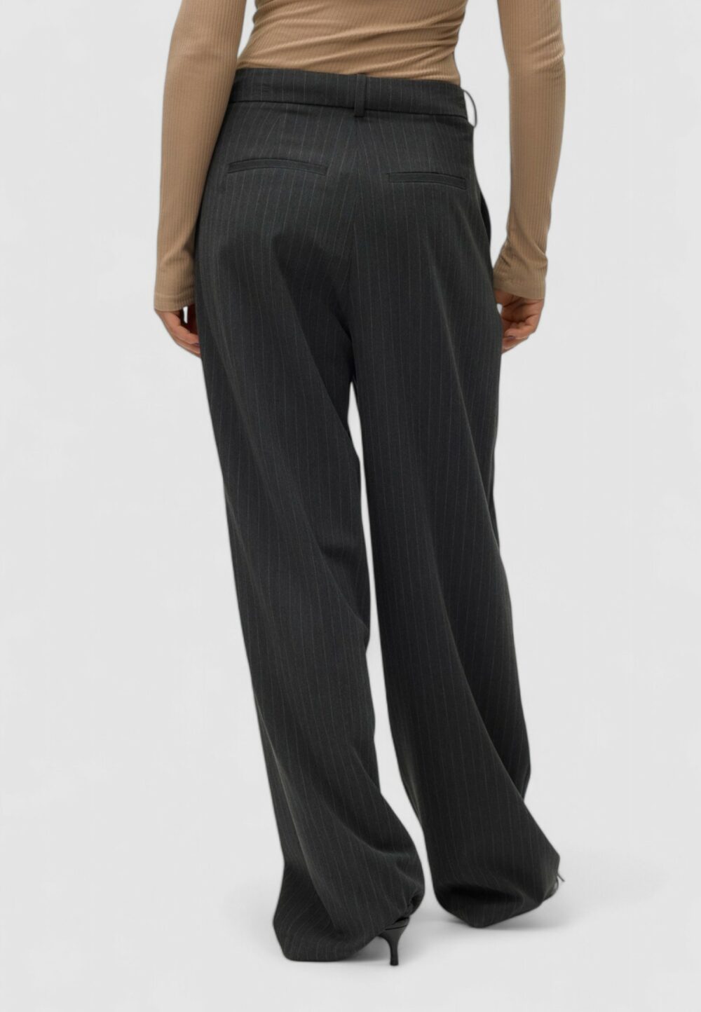 Pantaloni a palazzo Vero Moda VMSILJE MW WIDE PINSTRIPE PANTS Grigio Scuro - Foto 2