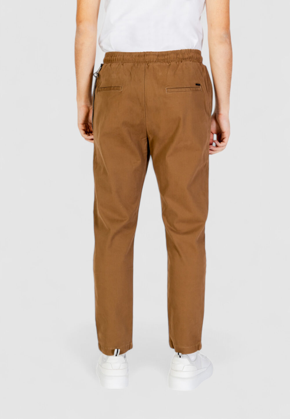 Pantaloni Gianni Lupo Leonard Carrot Fit Marrone - Foto 4