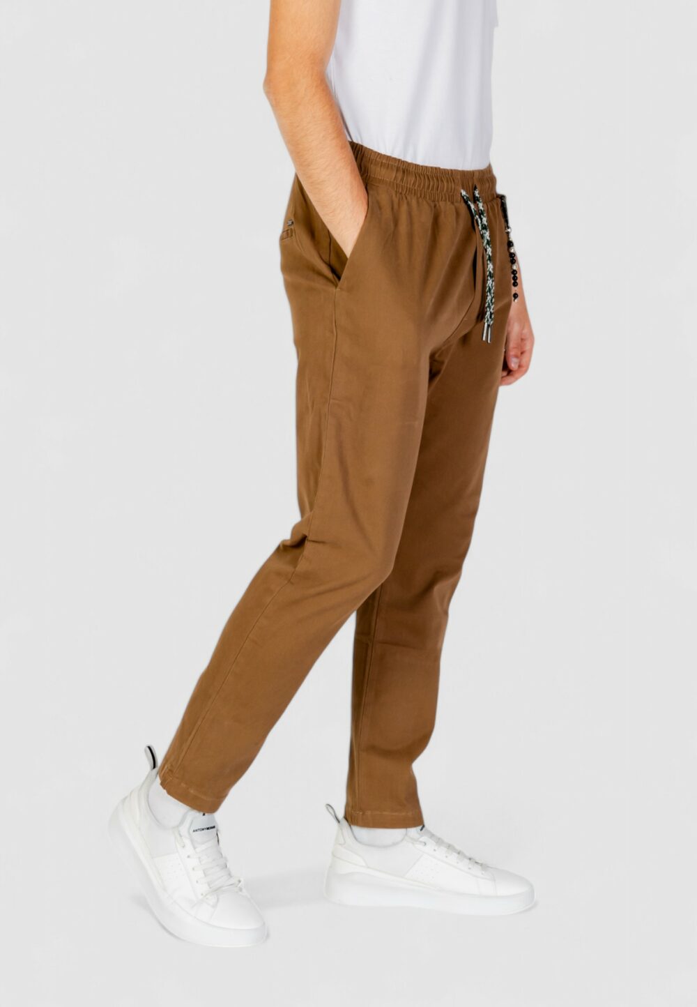 Pantaloni Gianni Lupo Leonard Carrot Fit Marrone - Foto 3