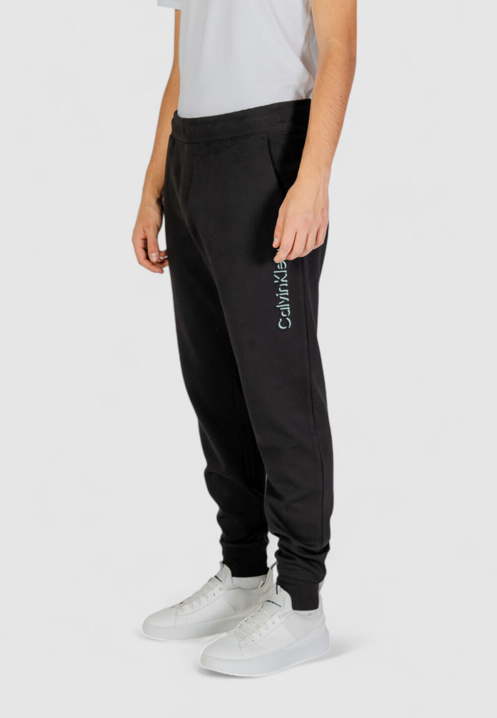 Pantaloni sportivi Calvin Klein Jeans SHADOW EMBOSSED LOGO Nero - Foto 3