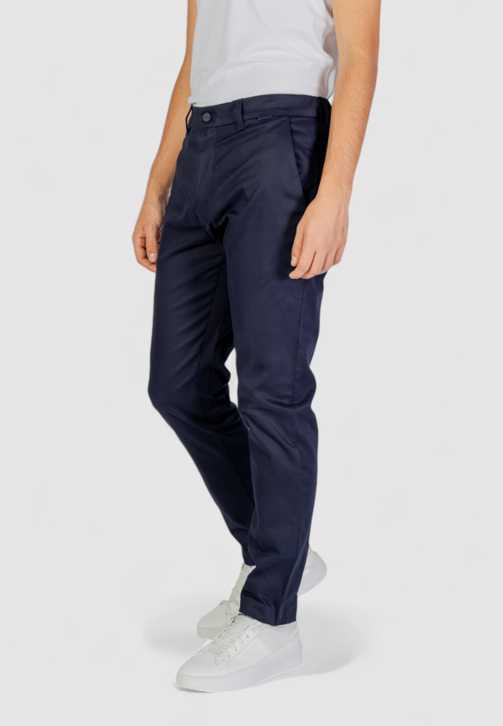 Pantaloni tapered Calvin Klein Jeans SATEEN STRETCH Blue scuro - Foto 3