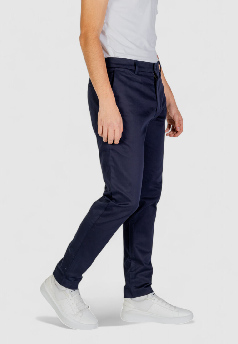 Pantaloni tapered Calvin Klein Jeans SATEEN STRETCH Blue scuro - Foto 4