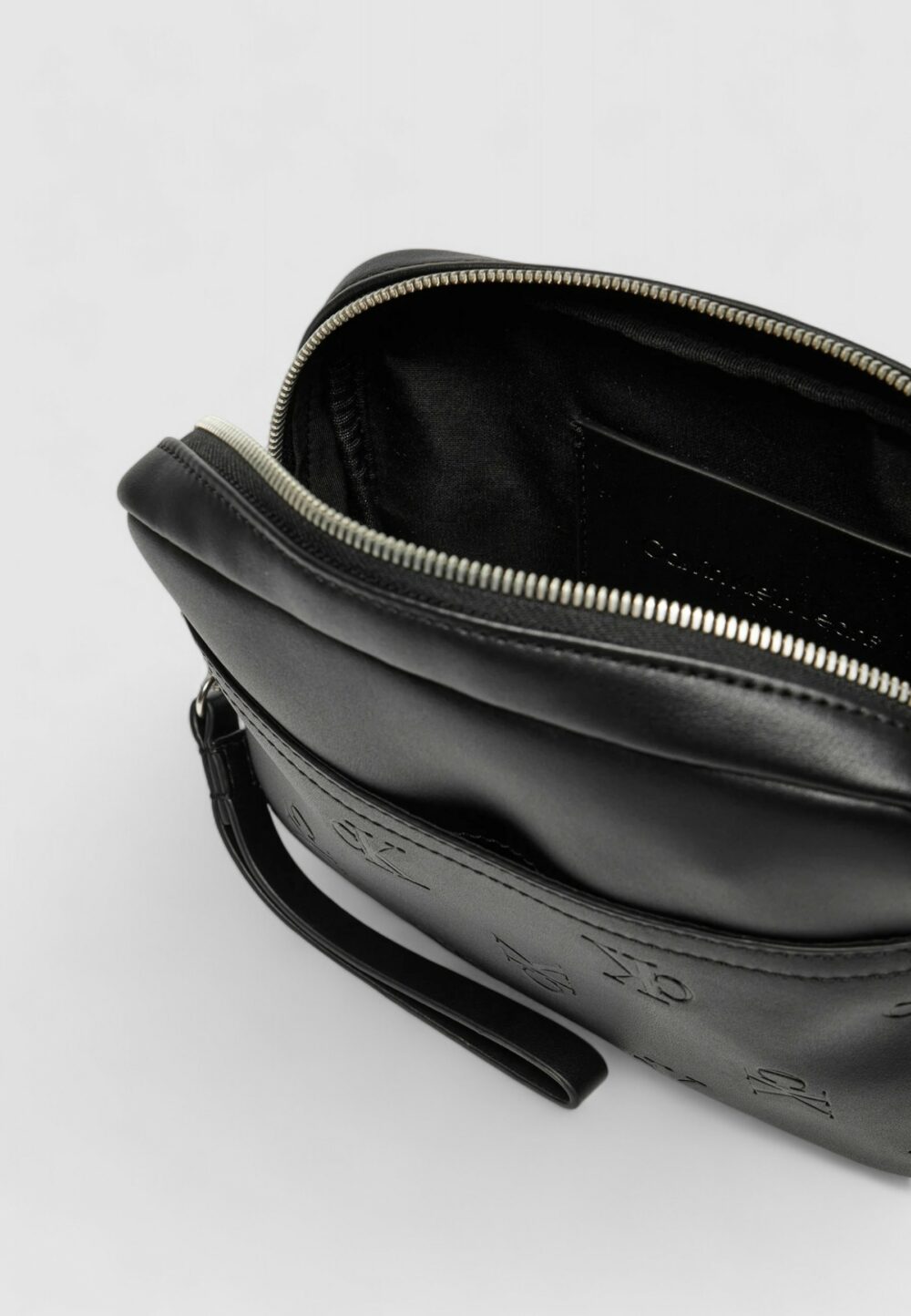 Pochette e beauty Calvin Klein Jeans AOP EMBOSS ZIP POUCH Nero - Foto 4