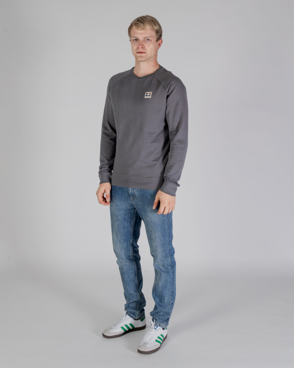 Felpa senza cappuccio Aquascutum ACTIVE PATCH CREWNECK Antracite - Foto 3