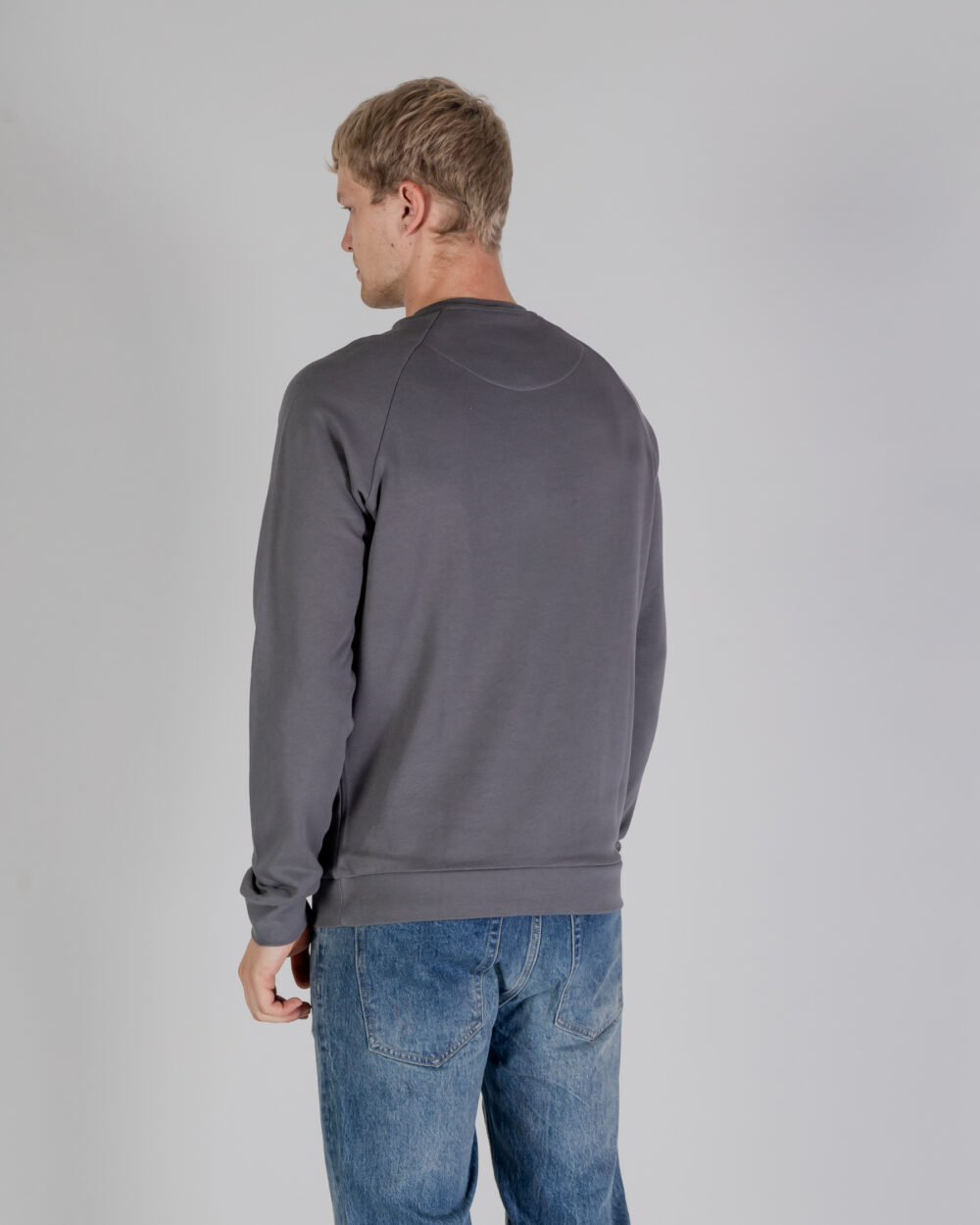 Felpa senza cappuccio Aquascutum ACTIVE PATCH CREWNECK Antracite - Foto 4