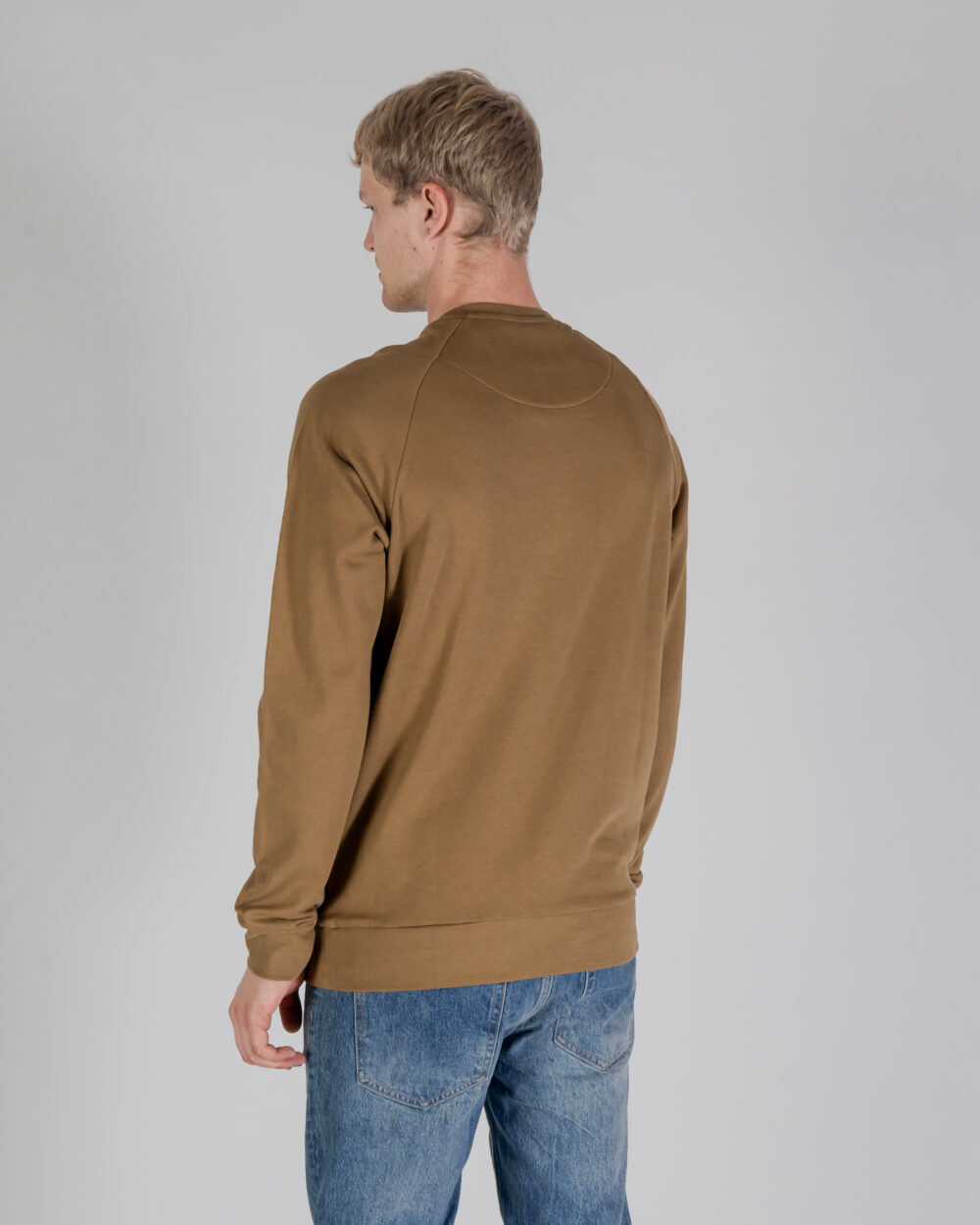 Felpa senza cappuccio Aquascutum ACTIVE PATCH CREWNECK Beige scuro - Foto 3