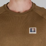 Felpa senza cappuccio Aquascutum ACTIVE PATCH CREWNECK Beige scuro - Foto 4