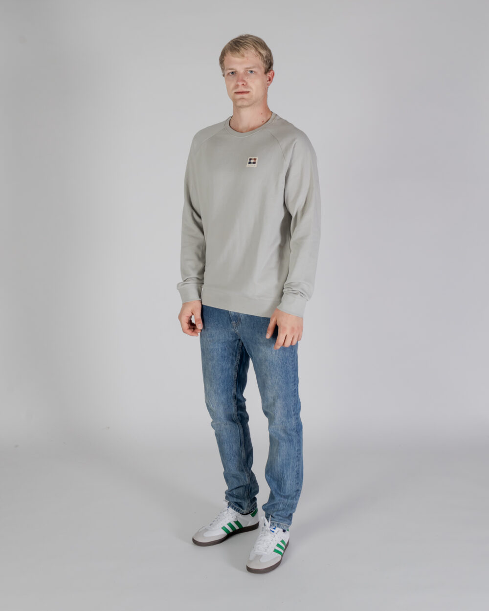 Felpa senza cappuccio Aquascutum ACTIVE PATCH CREWNECK Grigio - Foto 3