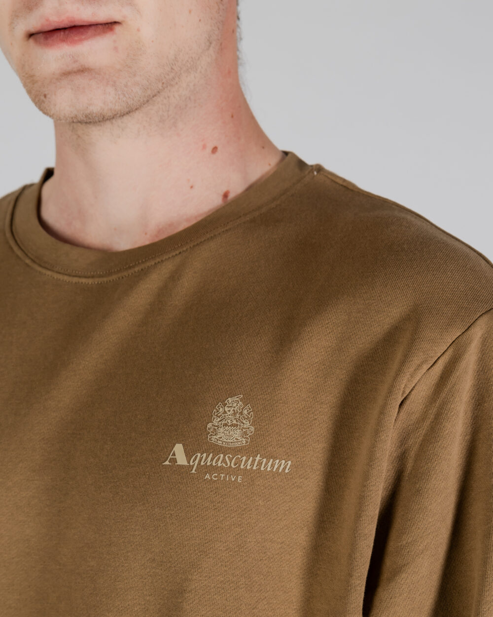 Felpa senza cappuccio Aquascutum ACTIVE SMALL LOGO CREWNECK Marrone - Foto 4