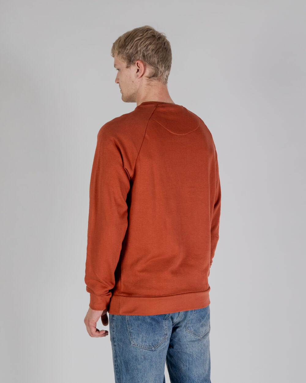 Felpa senza cappuccio Aquascutum ACTIVE PATCH CREWNECK Ruggine - Foto 4