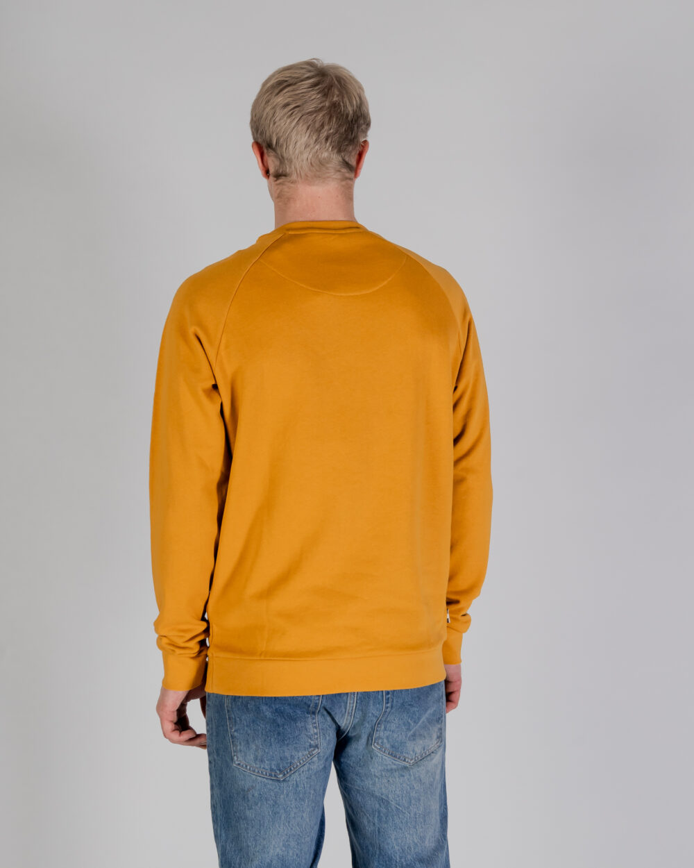 Felpa senza cappuccio Aquascutum ACTIVE PATCH CREWNECK Senape - Foto 4