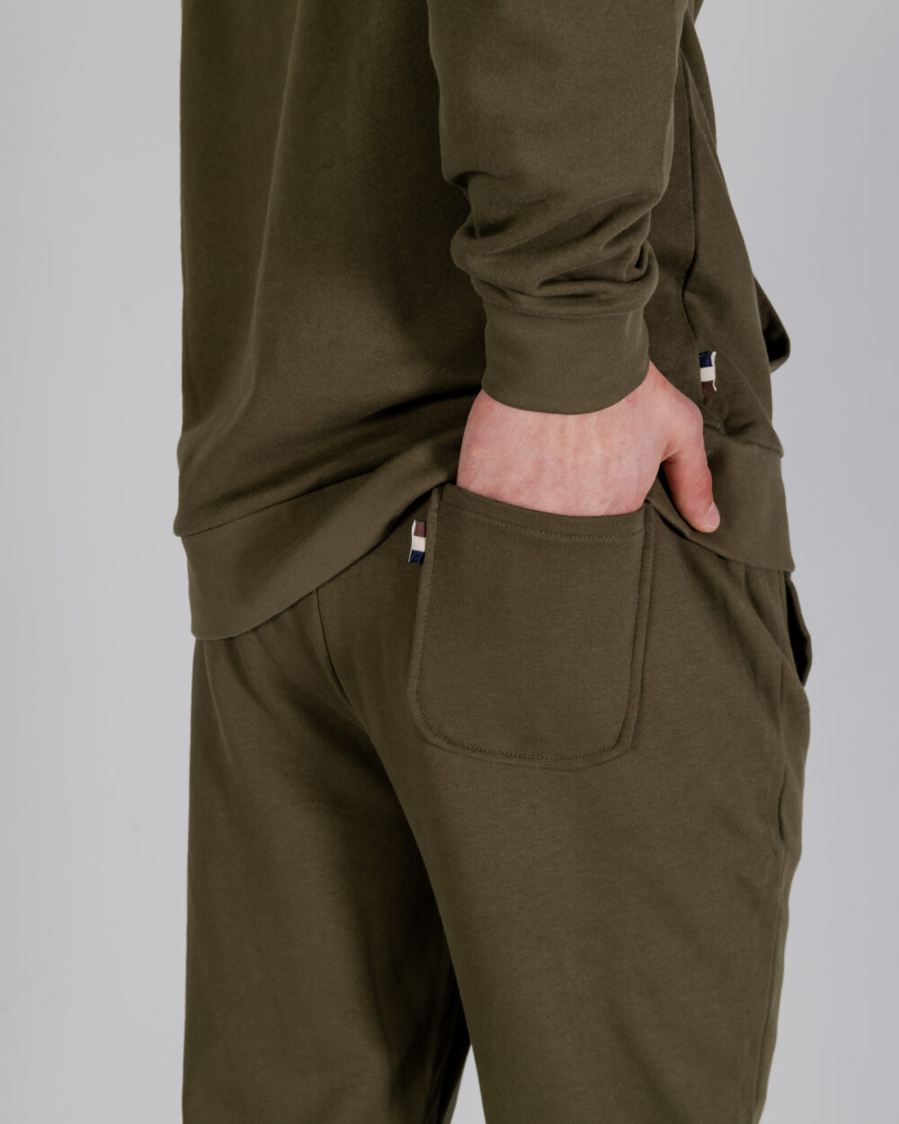 Pantaloni sportivi Aquascutum ACTIVE SMALL LOGO TRACK PANTS Verde Oliva - Foto 4