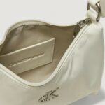 Borsa Calvin Klein Jeans SLEEK NYLON SHOULDERBAG Bianco - Foto 4