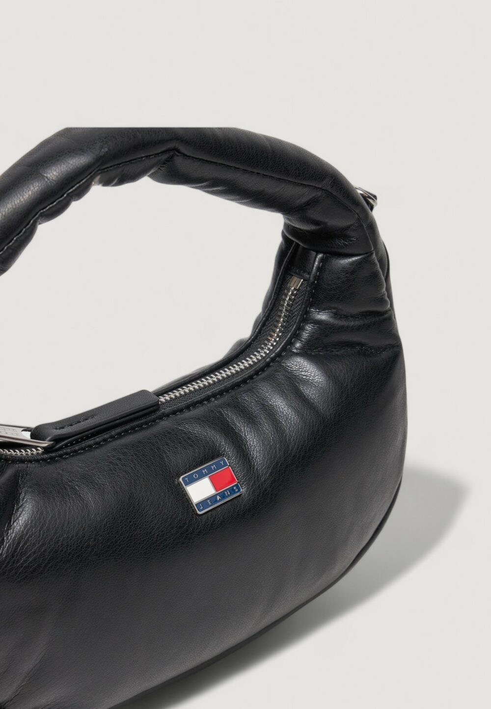 Borsa Tommy Hilfiger Jeans TJW PILLOW MINI HOBO Nero - Foto 3