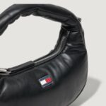 Borsa Tommy Hilfiger Jeans TJW PILLOW MINI HOBO Nero - Foto 3