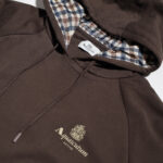 Felpa con cappuccio Aquascutum ACTIVE SMALL LOGO RAGLAN HOODIE Marrone - Foto 3