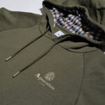 Felpa con cappuccio Aquascutum ACTIVE SMALL LOGO RAGLAN HOODIE Verde Oliva - Foto 4