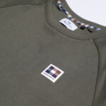 Felpa senza cappuccio Aquascutum ACTIVE PATCH CREWNECK Verde Oliva - Foto 3