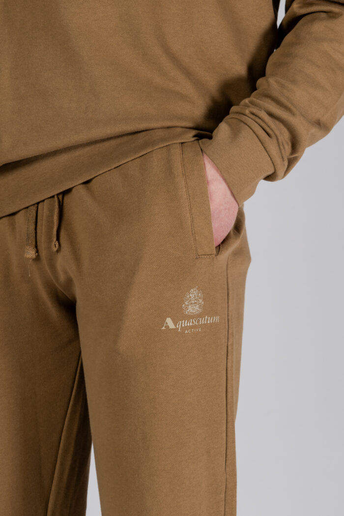 Pantaloni sportivi Aquascutum ACTIVE SMALL LOGO TRACK PANTS Beige scuro