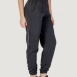 Pantaloni sportivi Guess Active OLYMPE JOGGER Nero - Foto 3