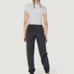 Pantaloni sportivi Guess Active OLYMPE JOGGER Nero - Foto 4