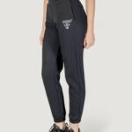 Pantaloni sportivi Guess Active ROBERTA CUFF Nero - Foto 2