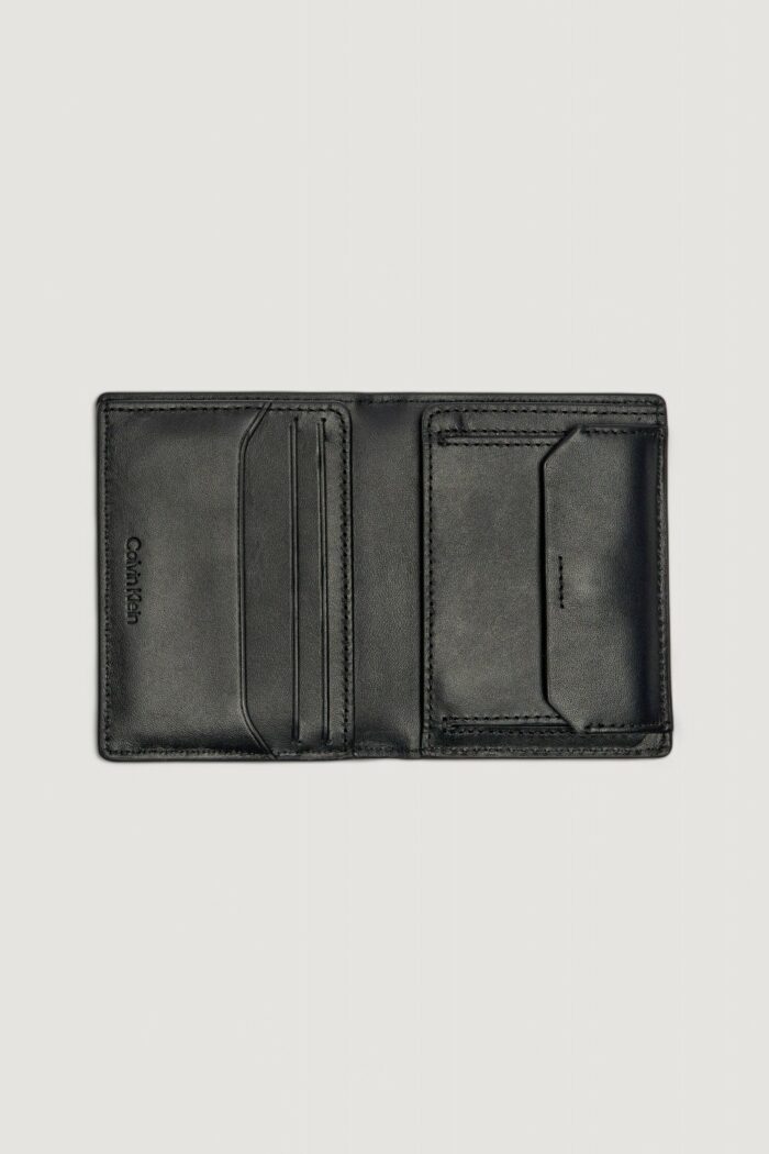 Portafoglio con portamonete Calvin Klein CK MUST MONO BIFOLD 7CC W/COI Nero